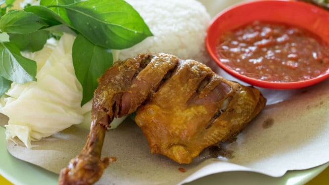 Ayam Goreng Calista: Rasa yang Menghantarkan Kenangan di Jantung Cilacap